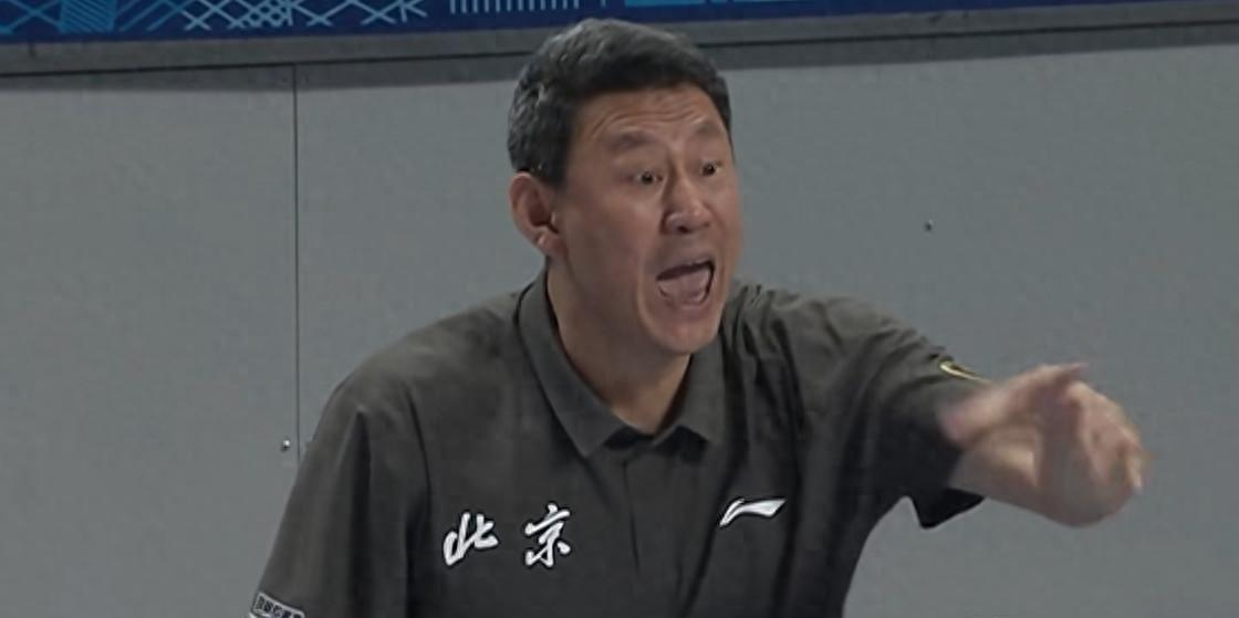 kaiyun APP官方下载-周琦撑起北京内线防线，外援串联发力，广东锋线进攻全面哑火